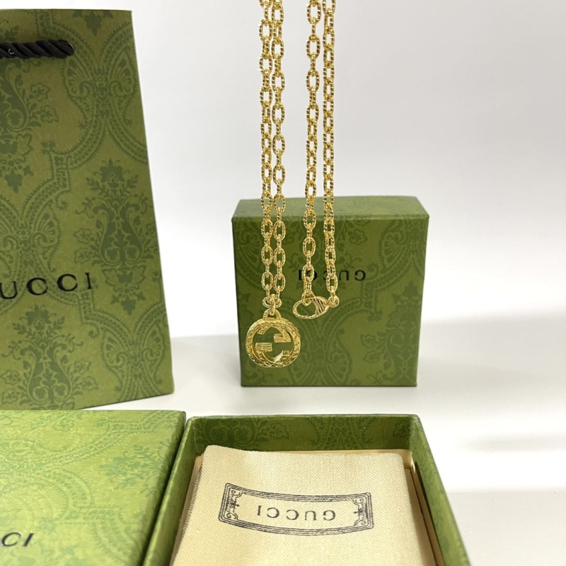 G*u*i necklaces
